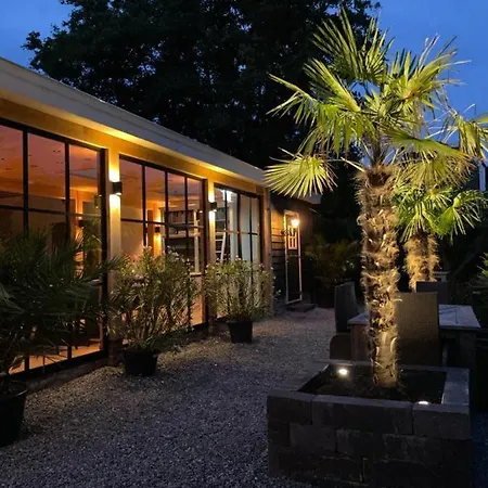 Flora's * Landsmeer