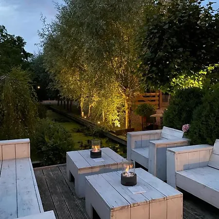 Bed & Breakfast Flora's