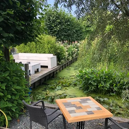 Bed & Breakfast Flora's 3*