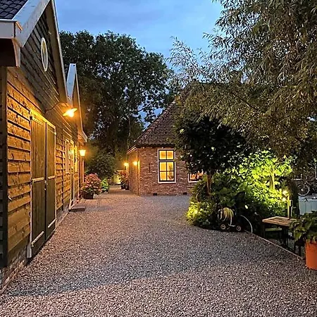 Bed & Breakfast Flora's 3*