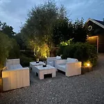 فندق مبيت وإفطار Flora's