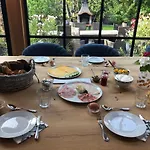 Flora's 3* Landsmeer