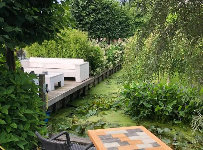 Bed and breakfast Flora's 3*